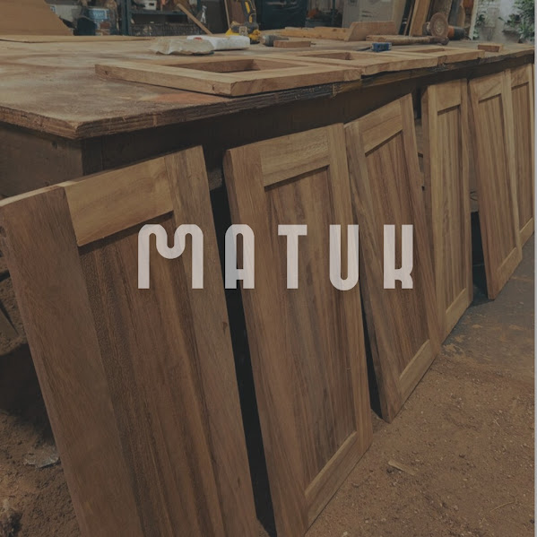Gabinete de madera artesanal