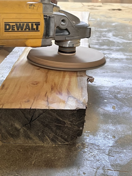 Lijado de madera con herramienta DeWalt